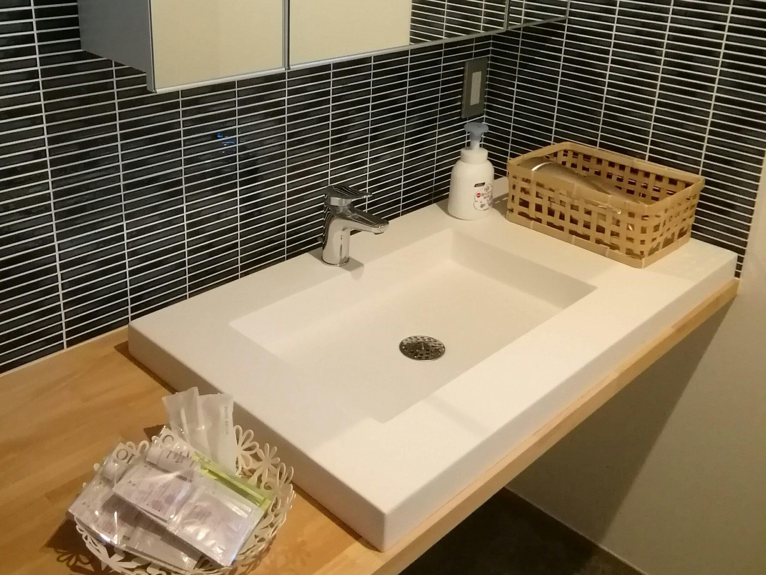 อ่างล้างหน้า ผลิตภัณฑ์เครื่องสำอางจากมะกอกเมืองอุชิมาโดะ