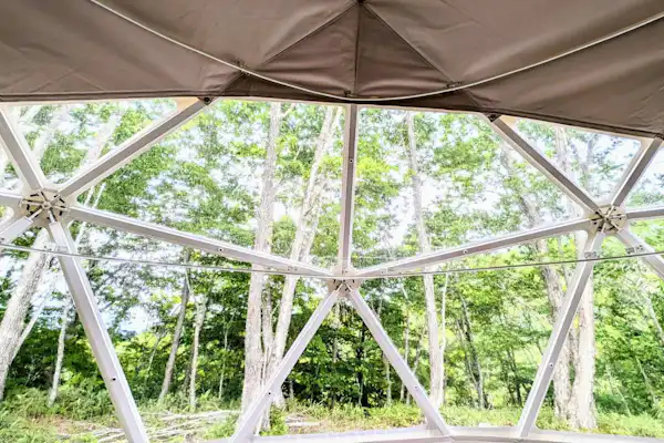 Pemandangan dari jendela di dalam Koropokkuru Dome.