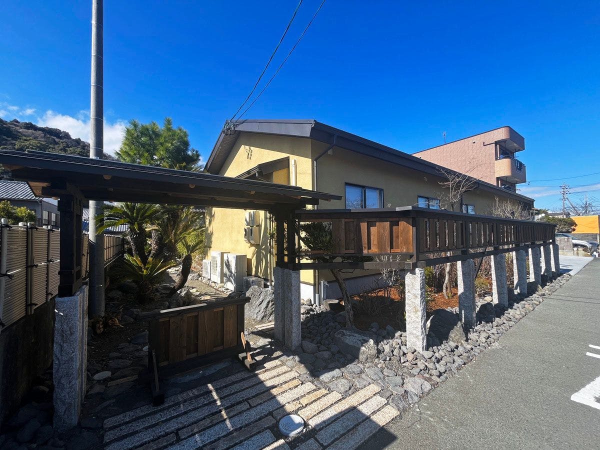 ด้านหลัง◆อาคารที่มองเห็นได้จากถนนหลวง＊