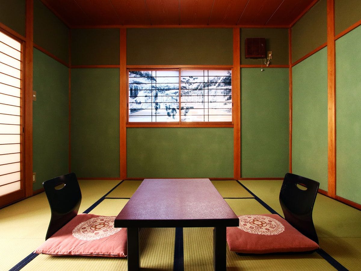 潮ของเวลา◆ที่พักโอกิทสึที่สัมผัสประวัติศาสตร์ผ่านบานเลื่อน