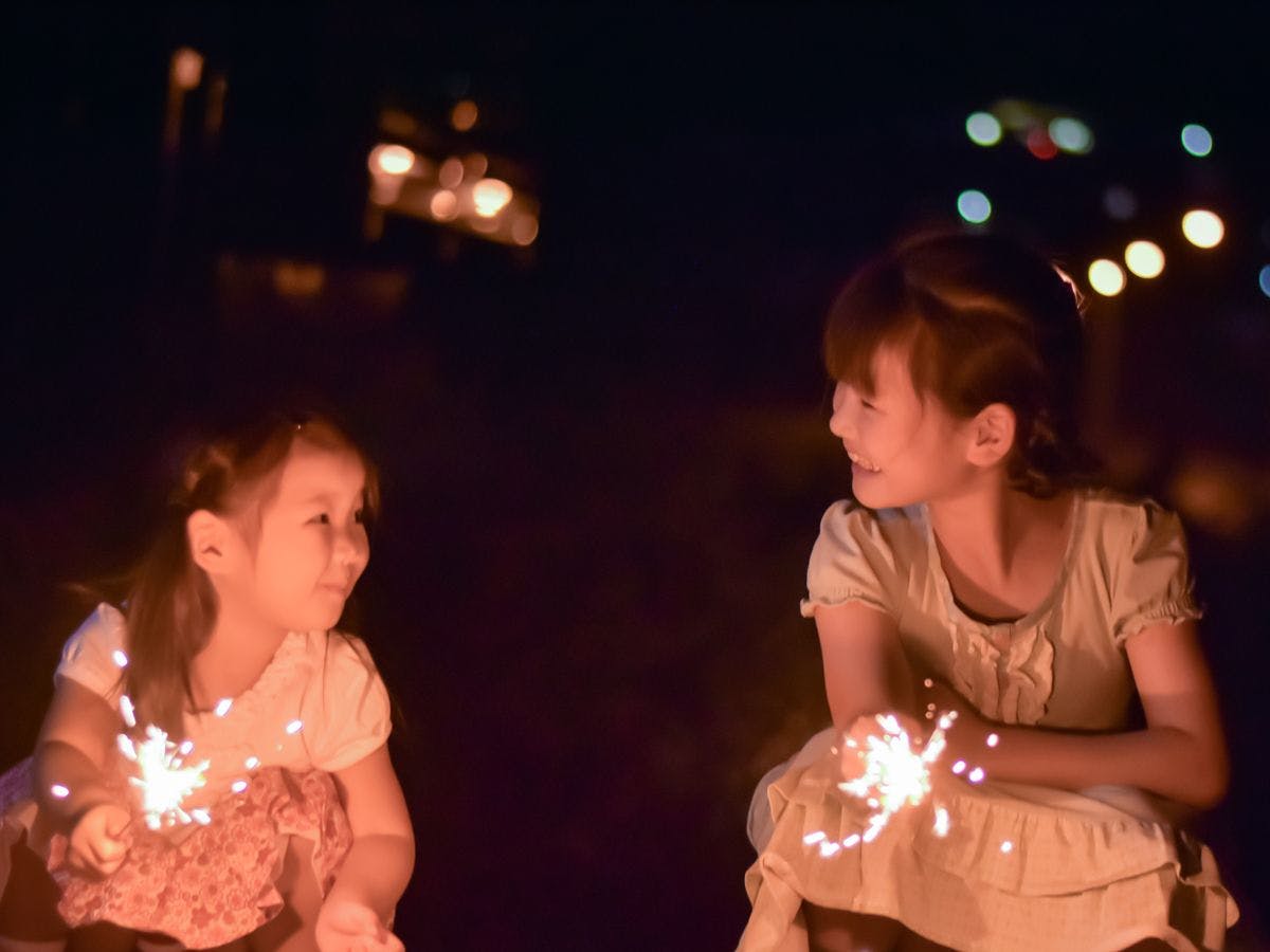 แจกดอกไม้ไฟมือถือฟรี!