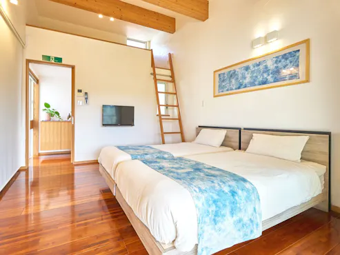 ห้องพักสไตล์ตะวันตกพร้อมชั้นลอย ขนาด 12 เสื่อญี่ปุ่น รองรับได้สูงสุด 3 ท่าน