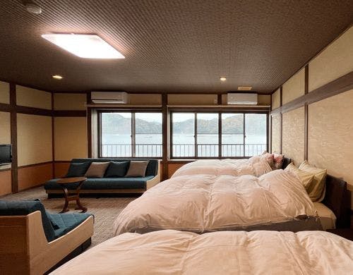 【客室】各部屋にデスクを設置