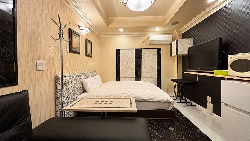 1st STEP HOTEL