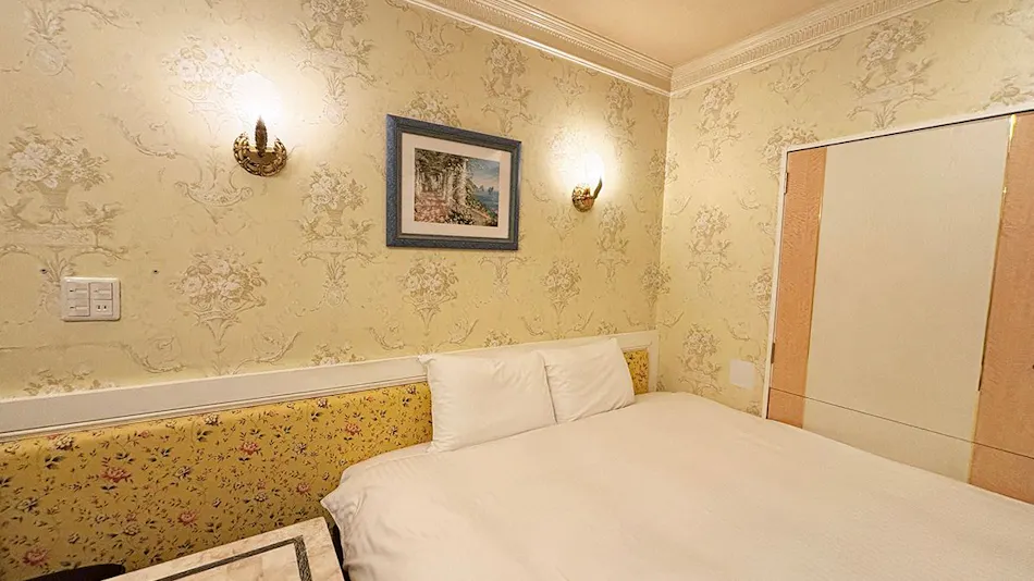 1st STEP HOTEL