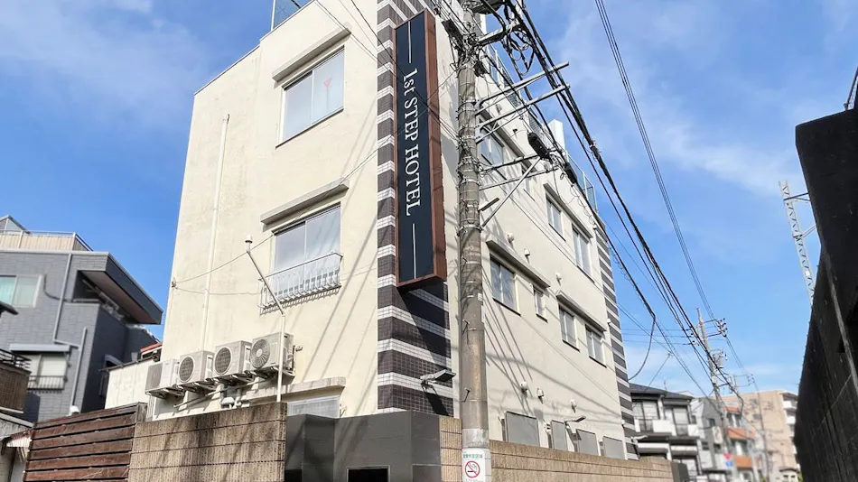 1st STEP HOTEL