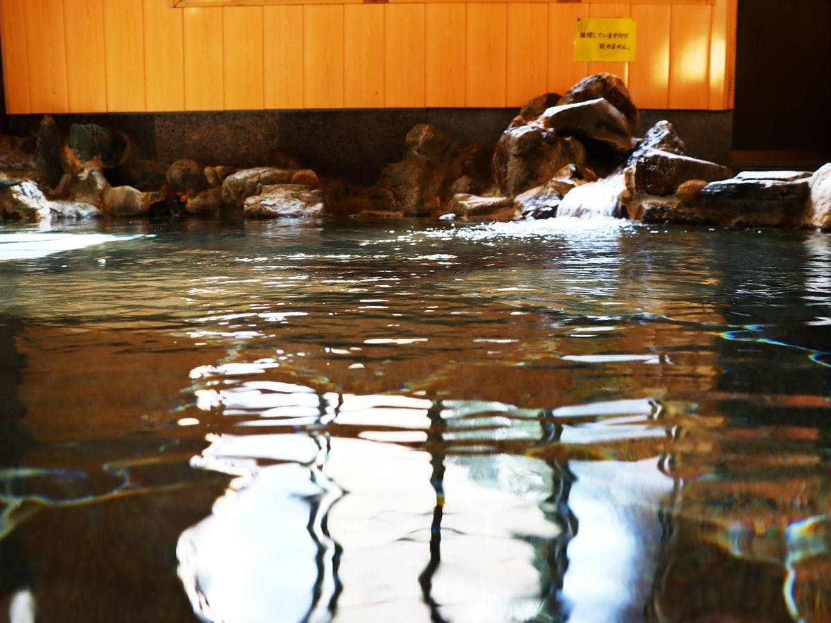 #ห้องอาบน้ำในร่มสำหรับผู้หญิง น้ำพุร้อนที่มีชื่อเสียงในเรื่องการบำรุงผิว