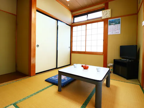 ห้องพักสไตล์ญี่ปุ่นขนาด 6 เสื่อ เหมาะสำหรับผู้เข้าพักจำนวนน้อย