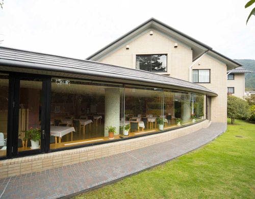 外から見た食事処