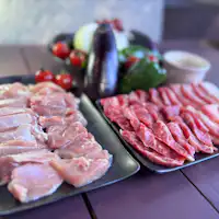 มีวัตถุดิบสำหรับบาร์บีคิวเตรียมไว้ให้แล้ว