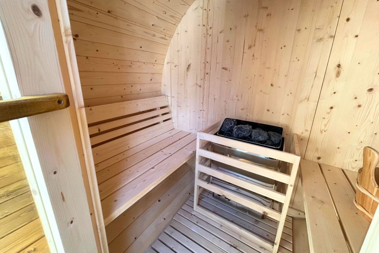 เฉพาะเครื่องหมายเลข 1–4 เท่านั้นที่มีบาร์เรลซาวน่าส่วนตัว
