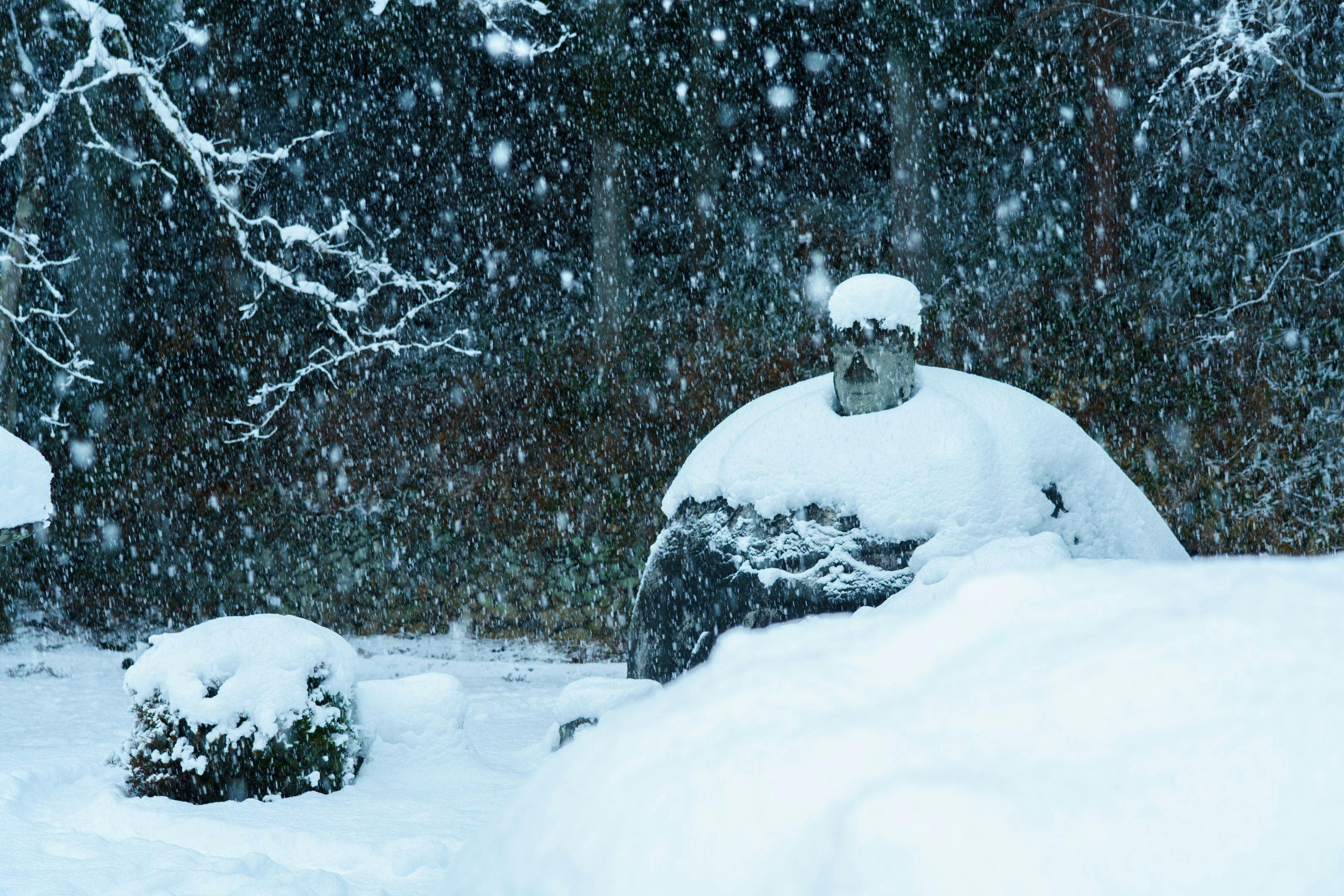 พระพุทธรูปหินมันจิ