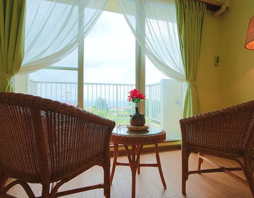 ◆－ツインベッドルーム－　大きな窓