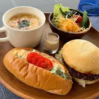 วันที่อากาศแจ่มใส อาหารเช้าบนระเบียงเป็นสิ่งที่ดีที่สุด!