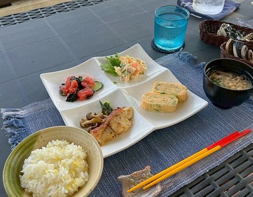 晴れた日はテラスでの朝食が最高です！