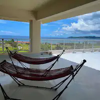 บนดาดฟ้าพร้อมแกว่งไกวในเปลญวน