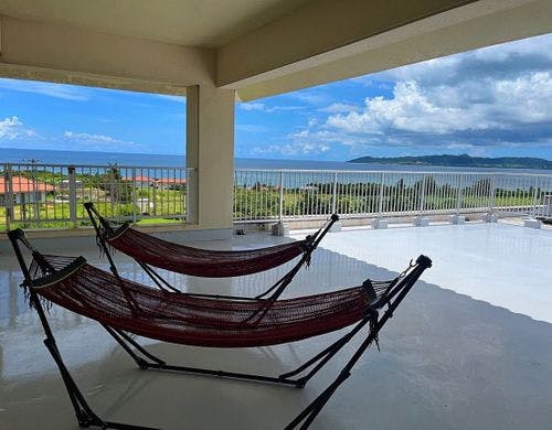 屋上でハンモックにゆられながら