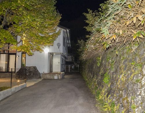 無料駐車場（4台）