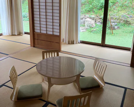 Kamar bergaya Jepang 10 tatami dengan beranda 7 tatami