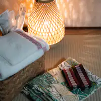 Tempat tidur dan handuk