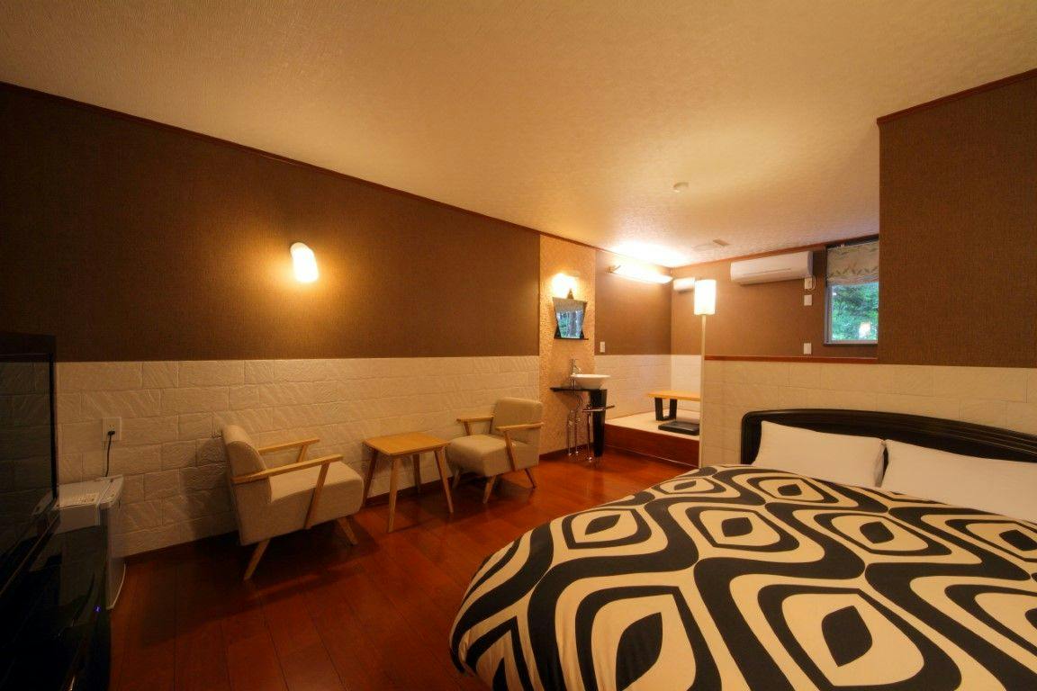 Accommodation with In-Room Dining for Breakfast and Dinner - Poco a Poco