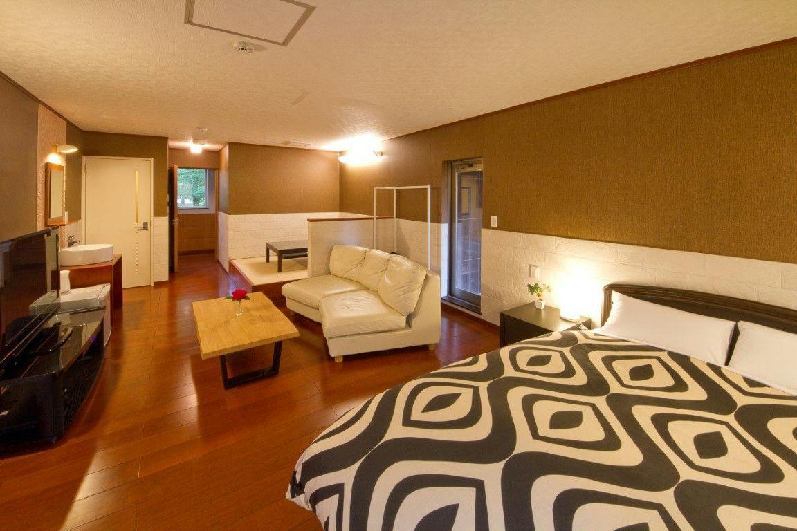 Accommodation with In-Room Dining for Breakfast and Dinner - Poco a Poco