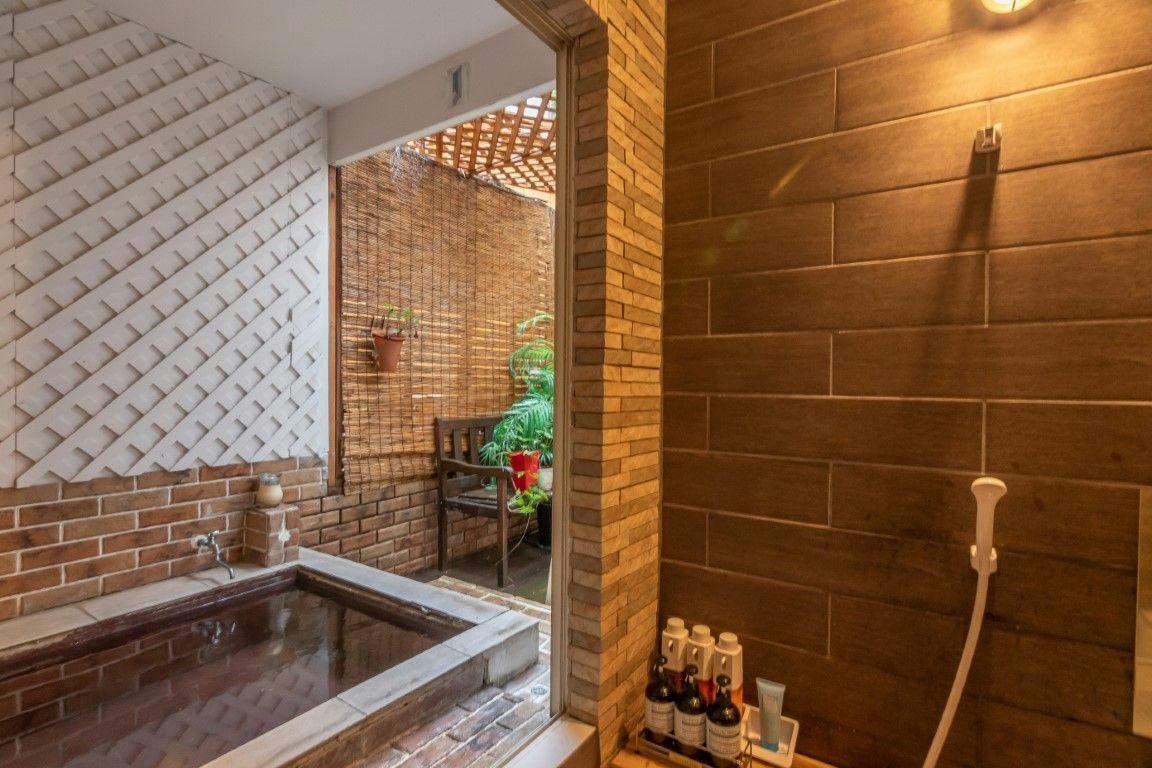 Accommodation with In-Room Dining for Breakfast and Dinner - Poco a Poco