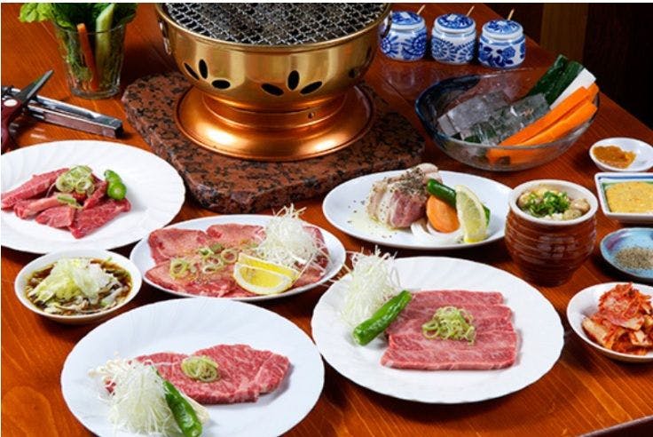 ร้านยากินิกุยอดนิยมที่เลี้ยงและขุนวัวดำญี่ปุ่นในประเทศตั้งแต่ต้นจนจบ