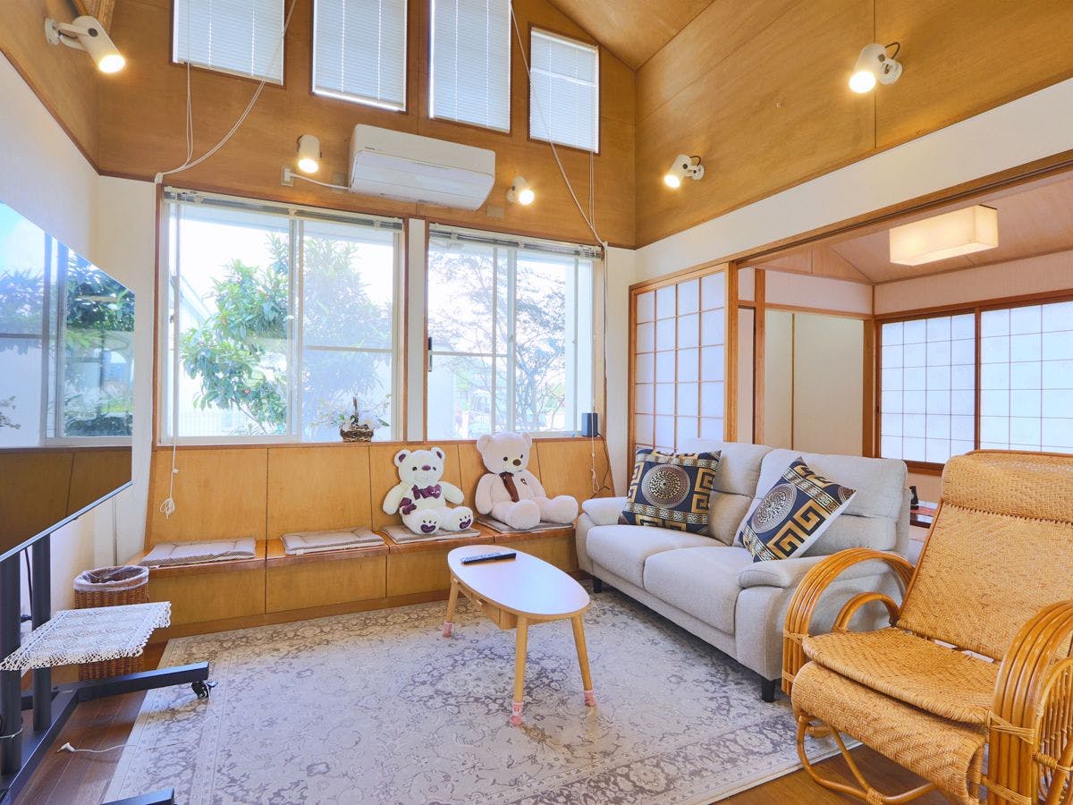 【ห้องนั่งเล่น】พื้นที่เพดานสูงโปร่งโล่ง