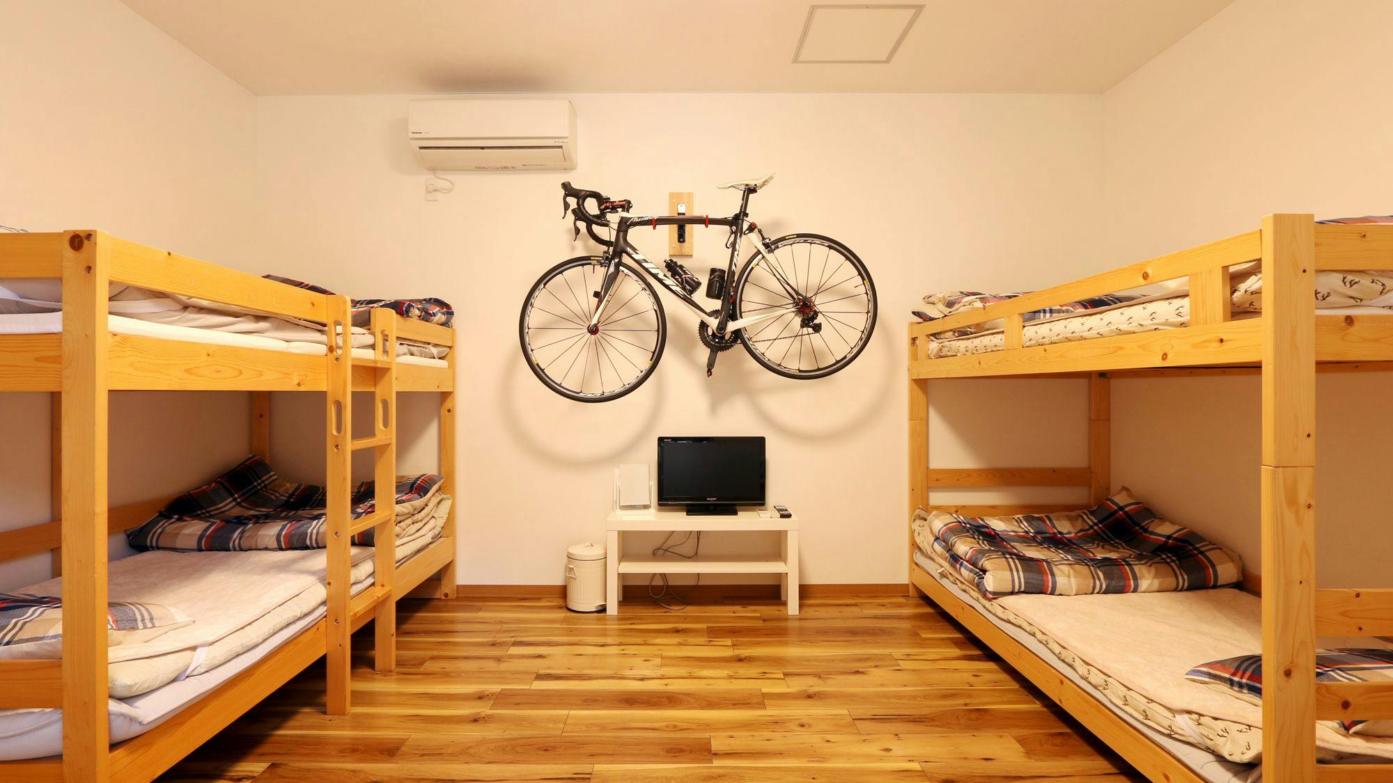 Ini adalah Kamar luas dengan 2 tempat tidur double.