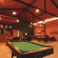 Anda juga dapat menikmati permainan biliar di dalam fasilitas.