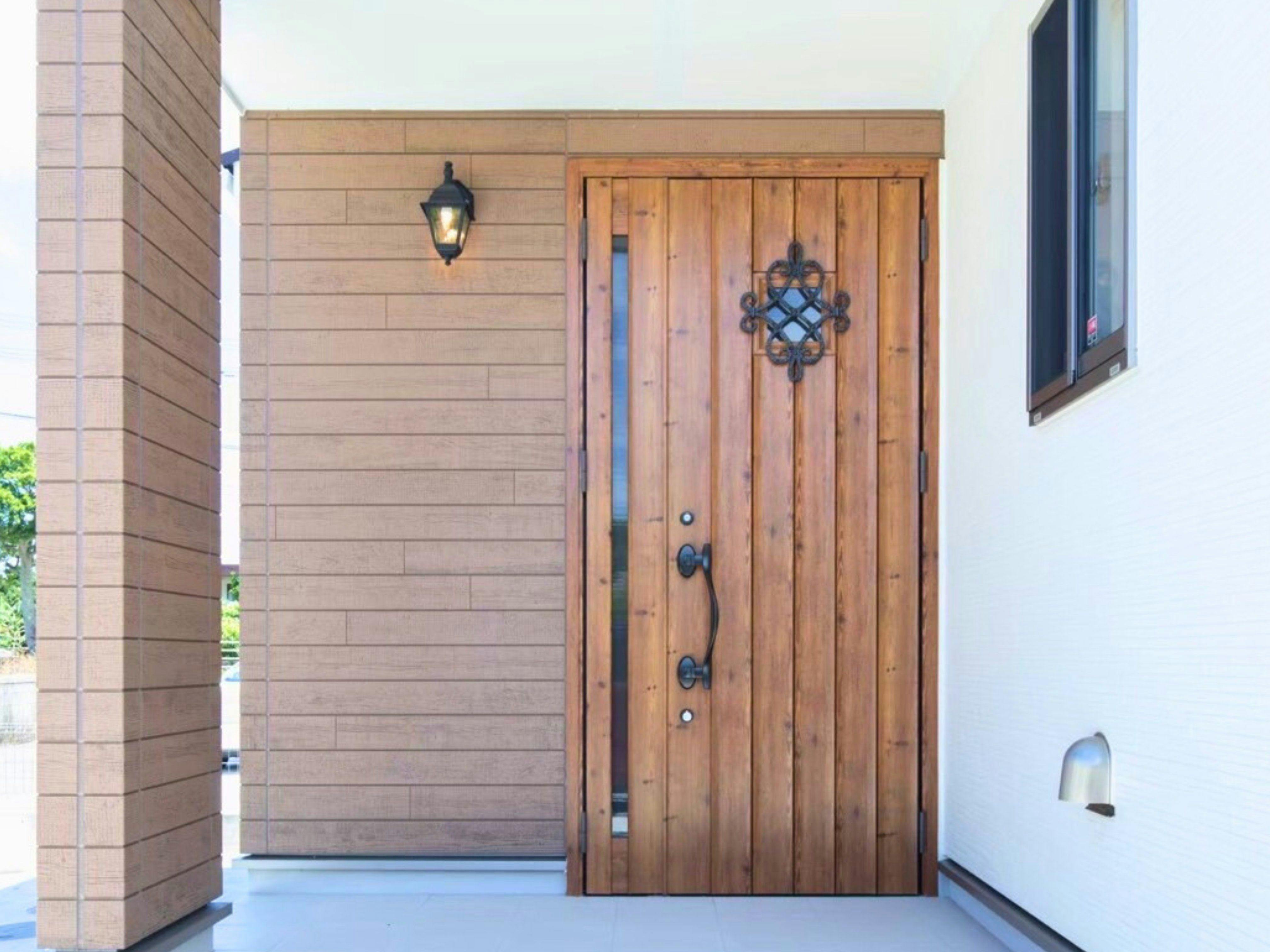 ทางเข้าไม้ที่ให้ความอบอุ่น