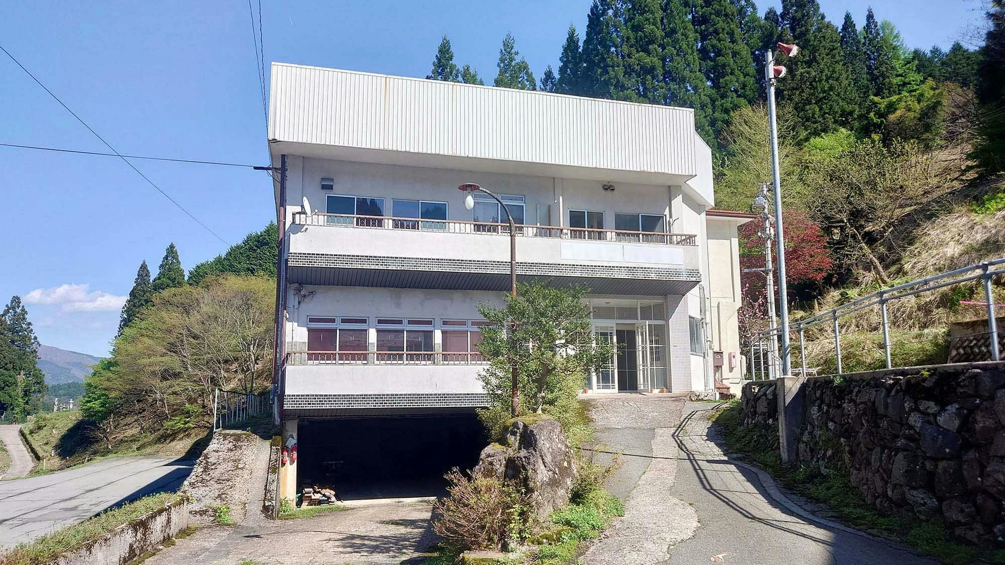 【ภายนอกอาคาร】