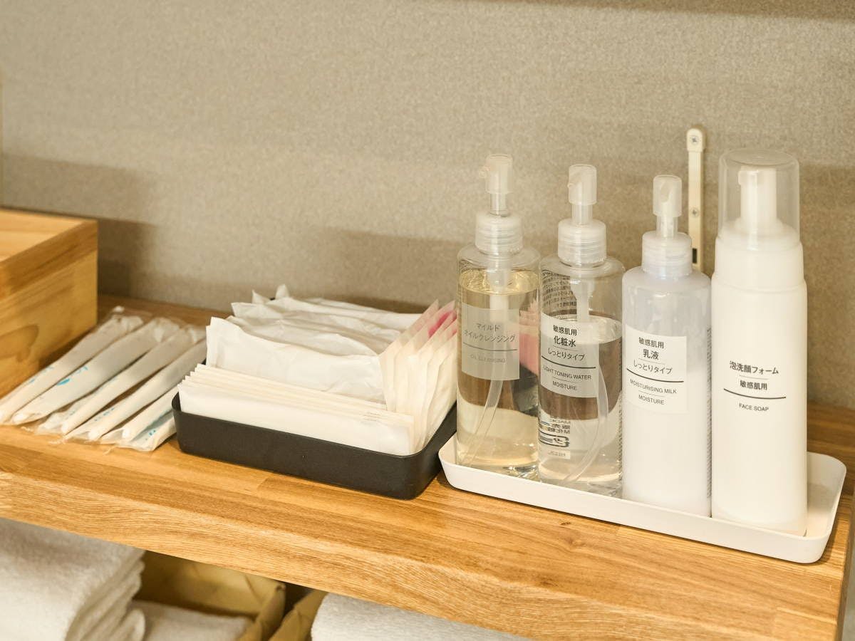 Fasilitas: perlengkapan perawatan kulit, dll.