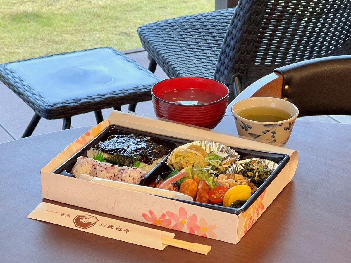 อาหารเช้าแบบกล่องเบนโตะ