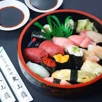 ซูชิของร้าน “โอยามะซูชิ”