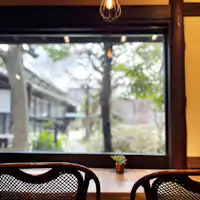 คาเฟ่ในโกดัง “โมมิจิ”_ที่นั่งเคาน์เตอร์สำหรับ 2 ท่าน*