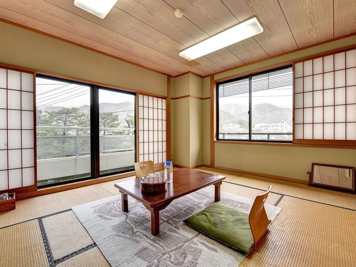 *Kamar bergaya Jepang (10 tatami)