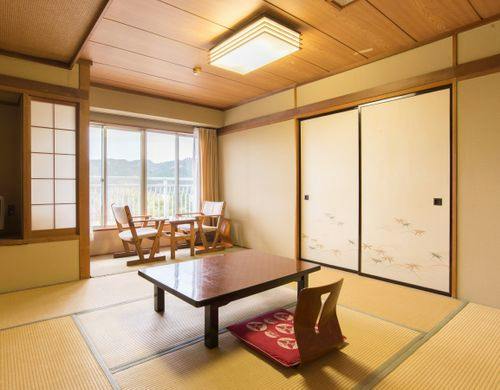 *【部屋（和室8畳）】