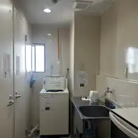 Mesin cuci bersama, wastafel bersama, dan ketel listrik bersama