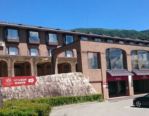 国有林の自然に囲まれたホテル