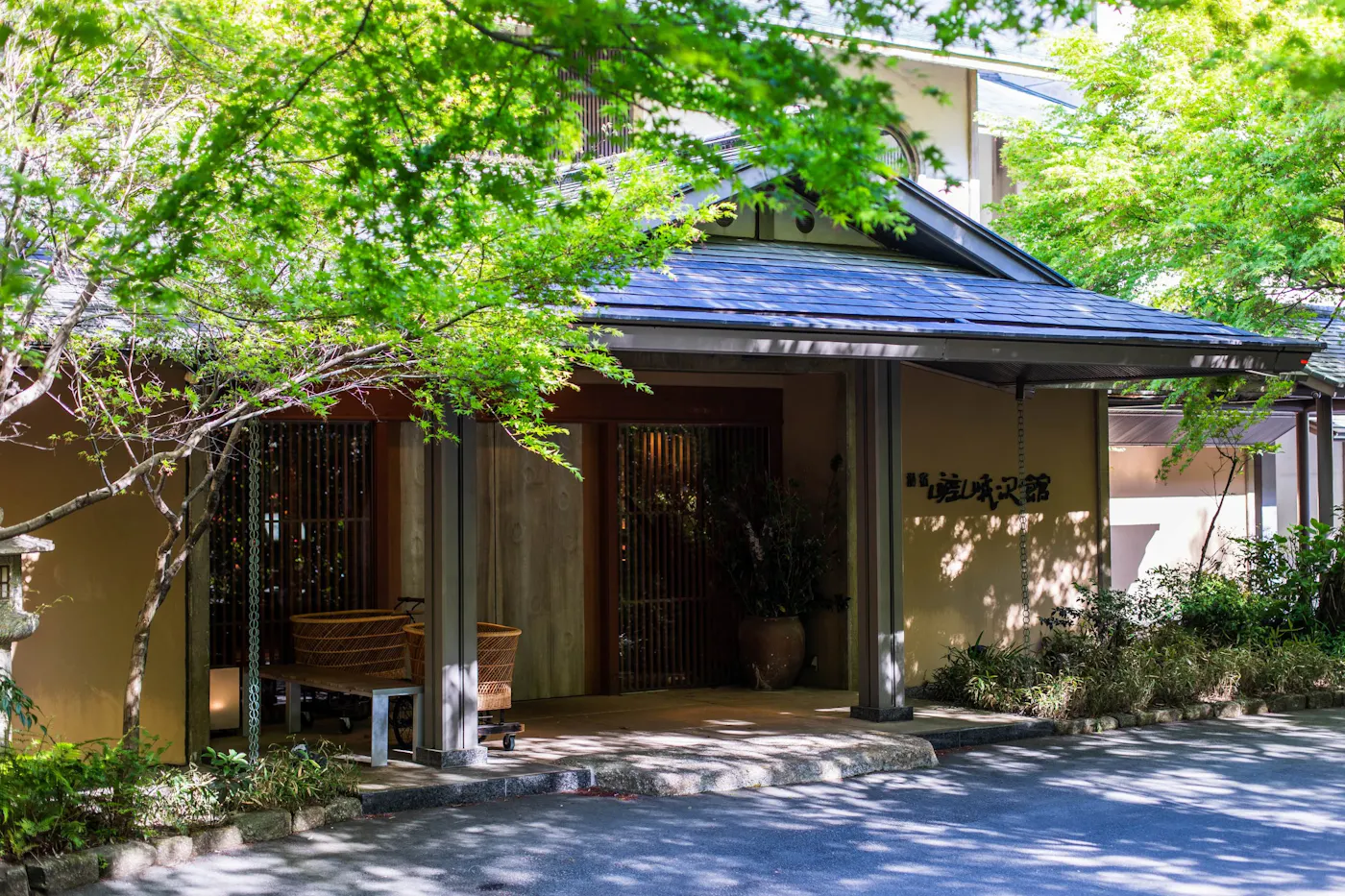 天然自家源泉 嵯峨沢館｜川かぜ Spaルーム