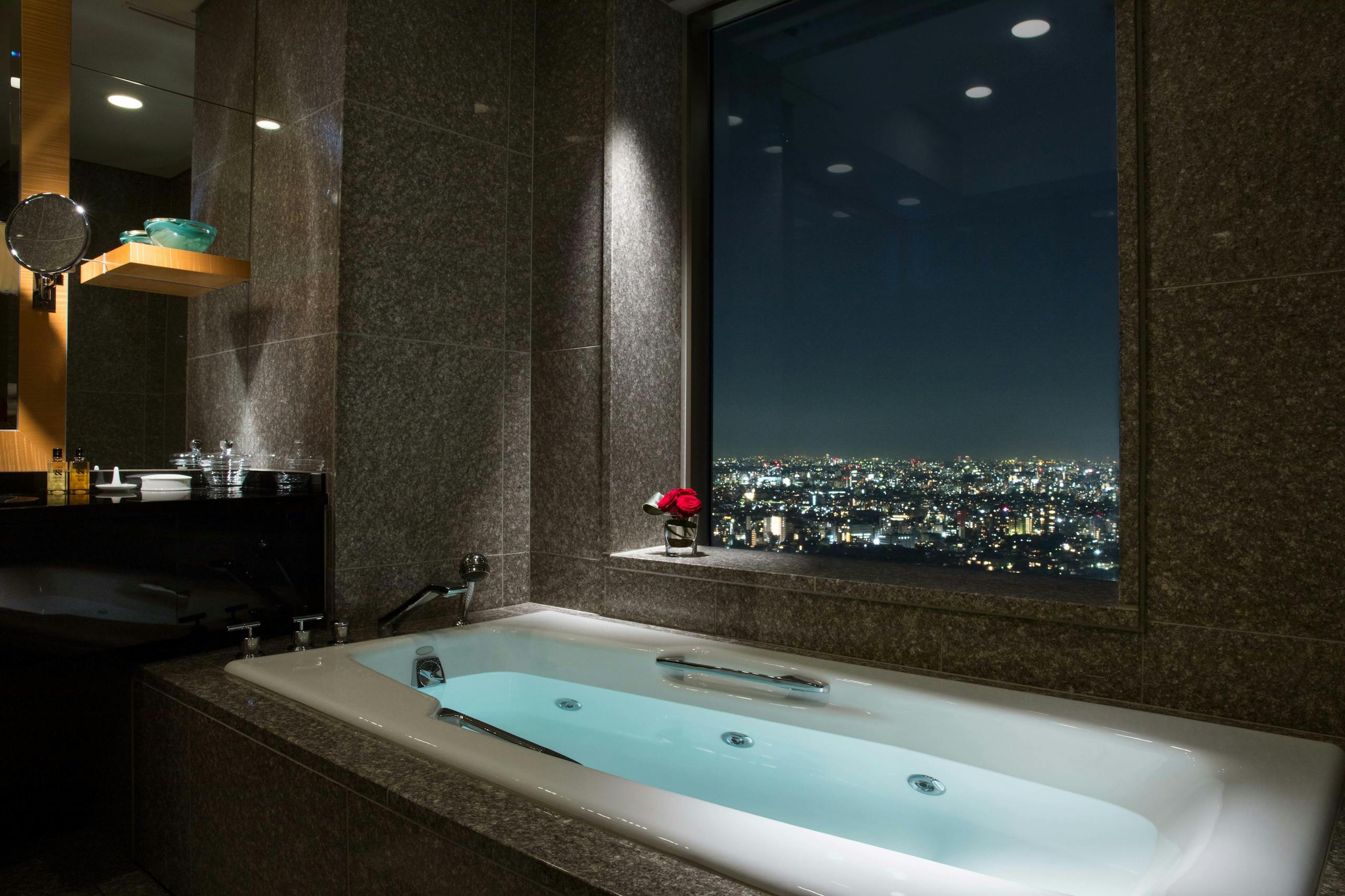 セルリアンタワー東急ホテル スイート バスルームイメージ