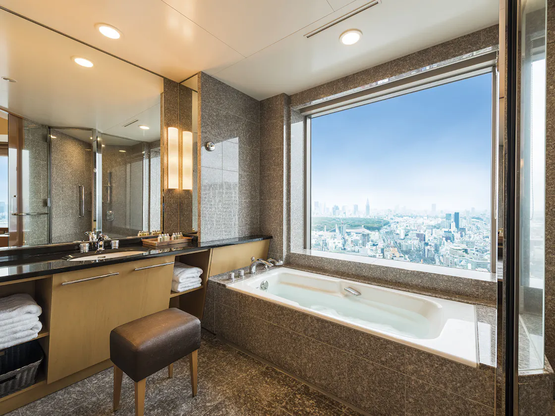 バスルームの窓から東京の景色を満喫