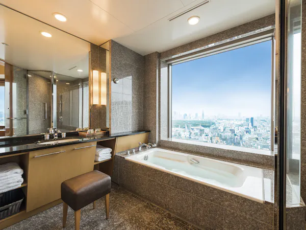 バスルームの窓から東京の景色を満喫