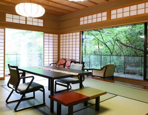 【迎賓館】「春曙紅」