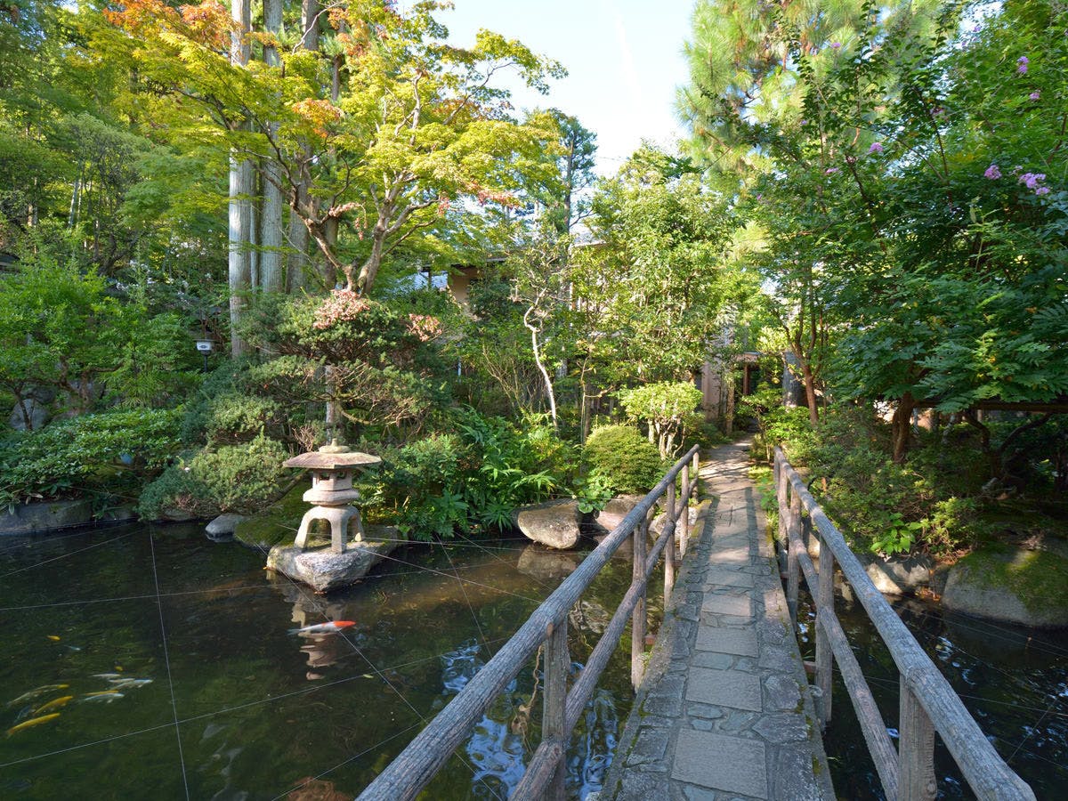 *須雲川の清流を取入れた閑静な日本庭園。