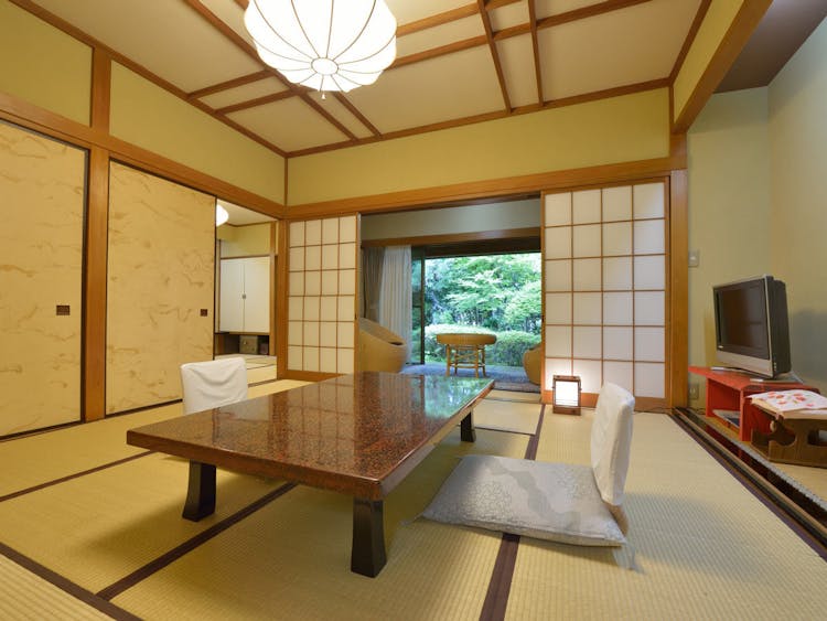 離れ和室三間（18畳～）【源泉かけ流し内風呂付/お部屋食】のサムネイル画像