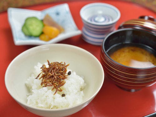 *夕食／一品ずつお部屋出しをしております