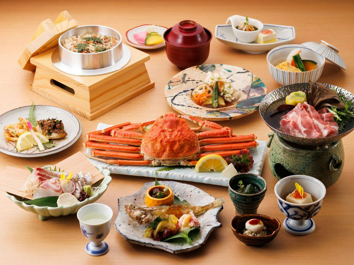 【かに姿盛り】まるごと一杯蟹姿盛り付・加賀の旬を愛でる会席料理とともに